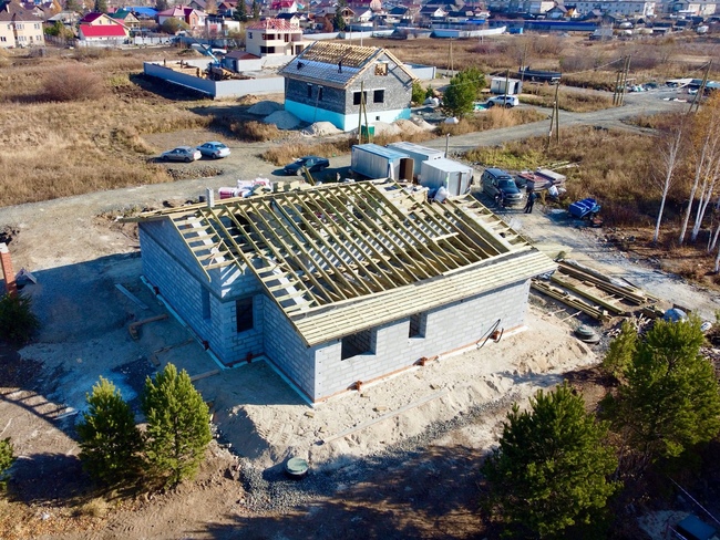 Монтаж стропильной части кровли ГК Урал-Строй