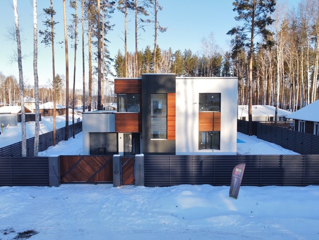 Проект коттеджа с гаражом и тремя спальнями