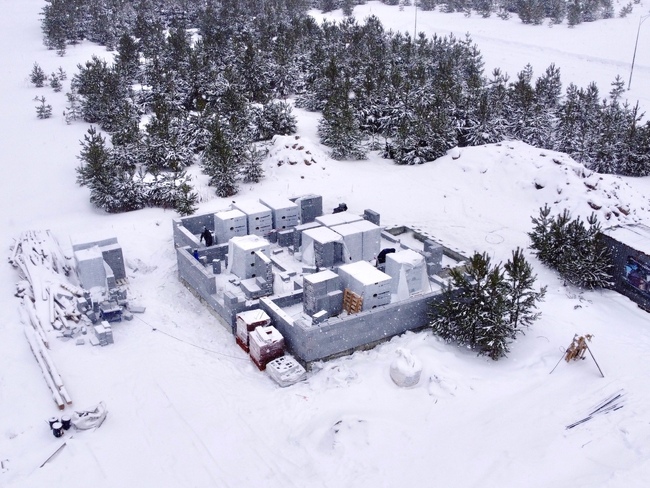 Стены Family House