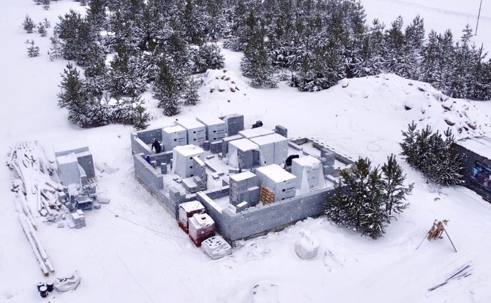 Стены Family House