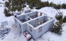 Стены Family House