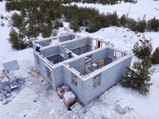Стены Family House