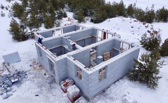 Стены Family House
